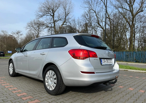 Opel Astra cena 21990 przebieg: 235000, rok produkcji 2011 z Gliwice małe 596